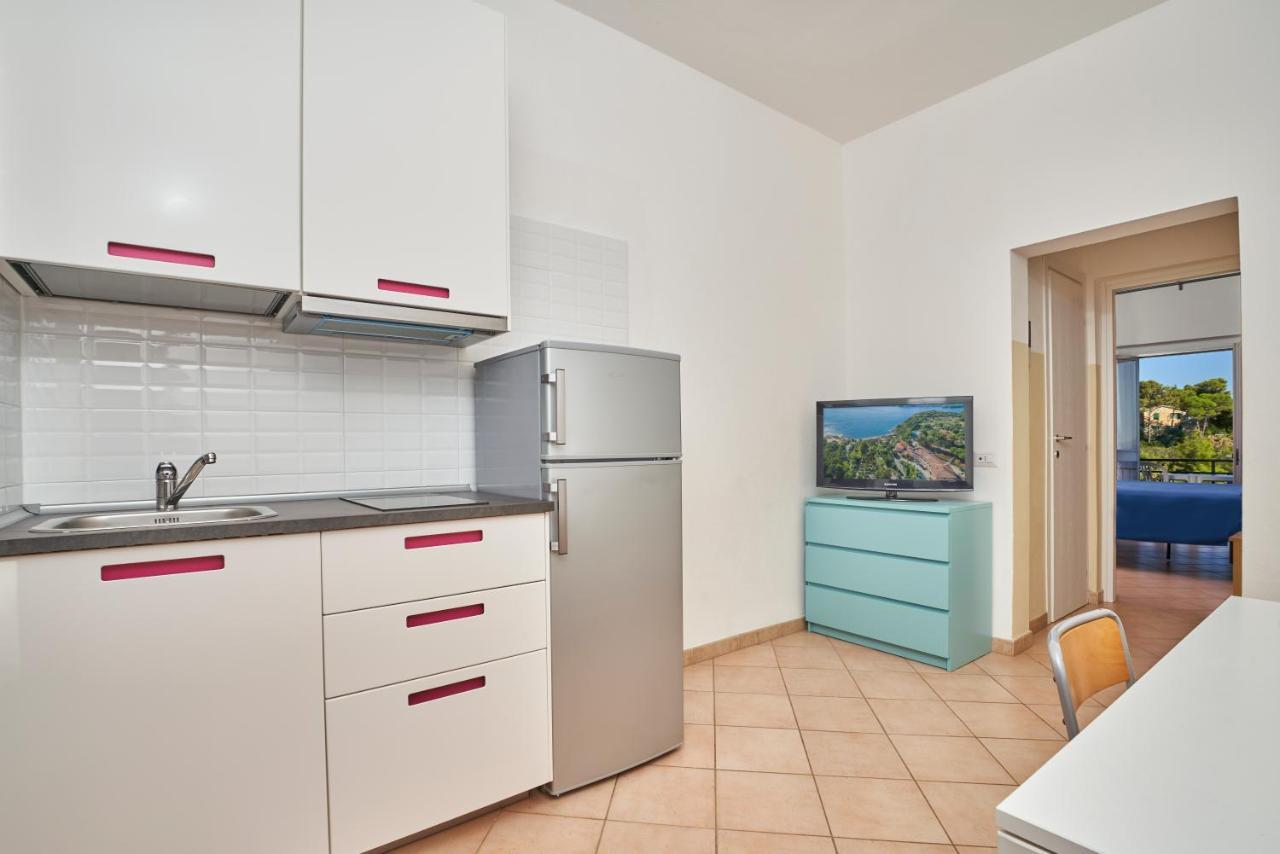 One-Bedroom Apartment Sea View